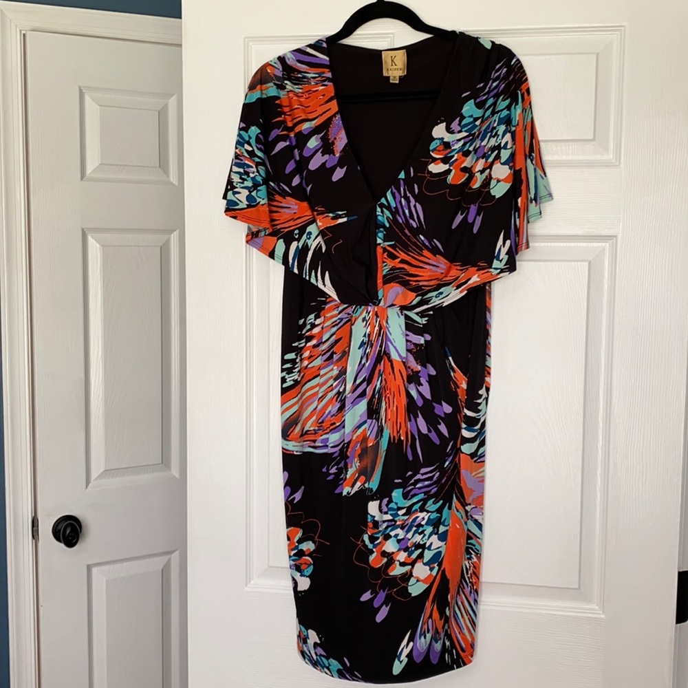 Kasper Colorful & flattering dress